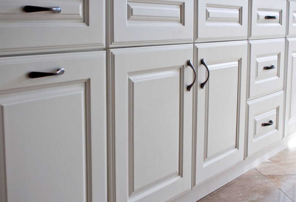 Custom White Kitchen Cabinets & Drawers